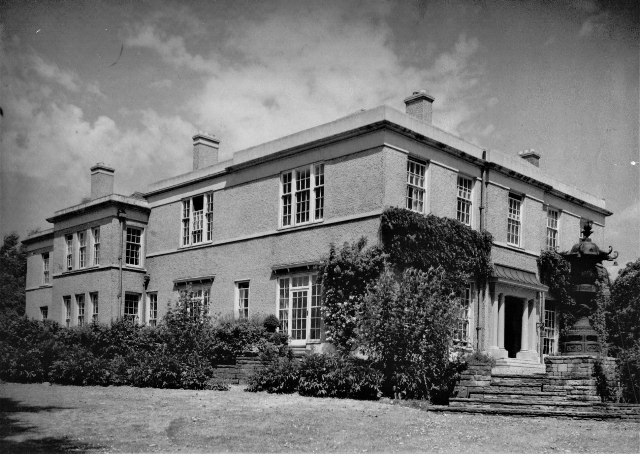 Bordesley Hall – Rowney Green Village